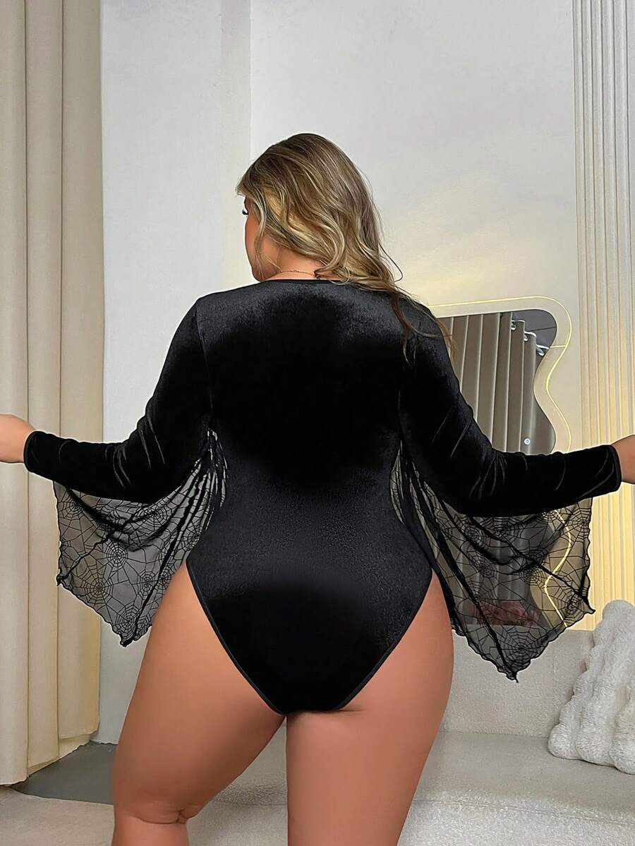 Black plus size underwire teddy lingerie featuring a deep V-neckline, bow detail, and adjustable straps.