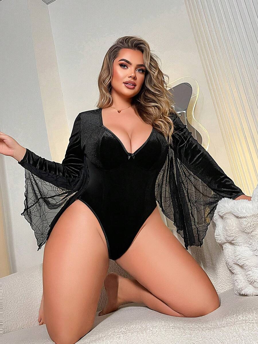 Black plus size underwire teddy lingerie featuring a deep V-neckline, bow detail, and adjustable straps.
