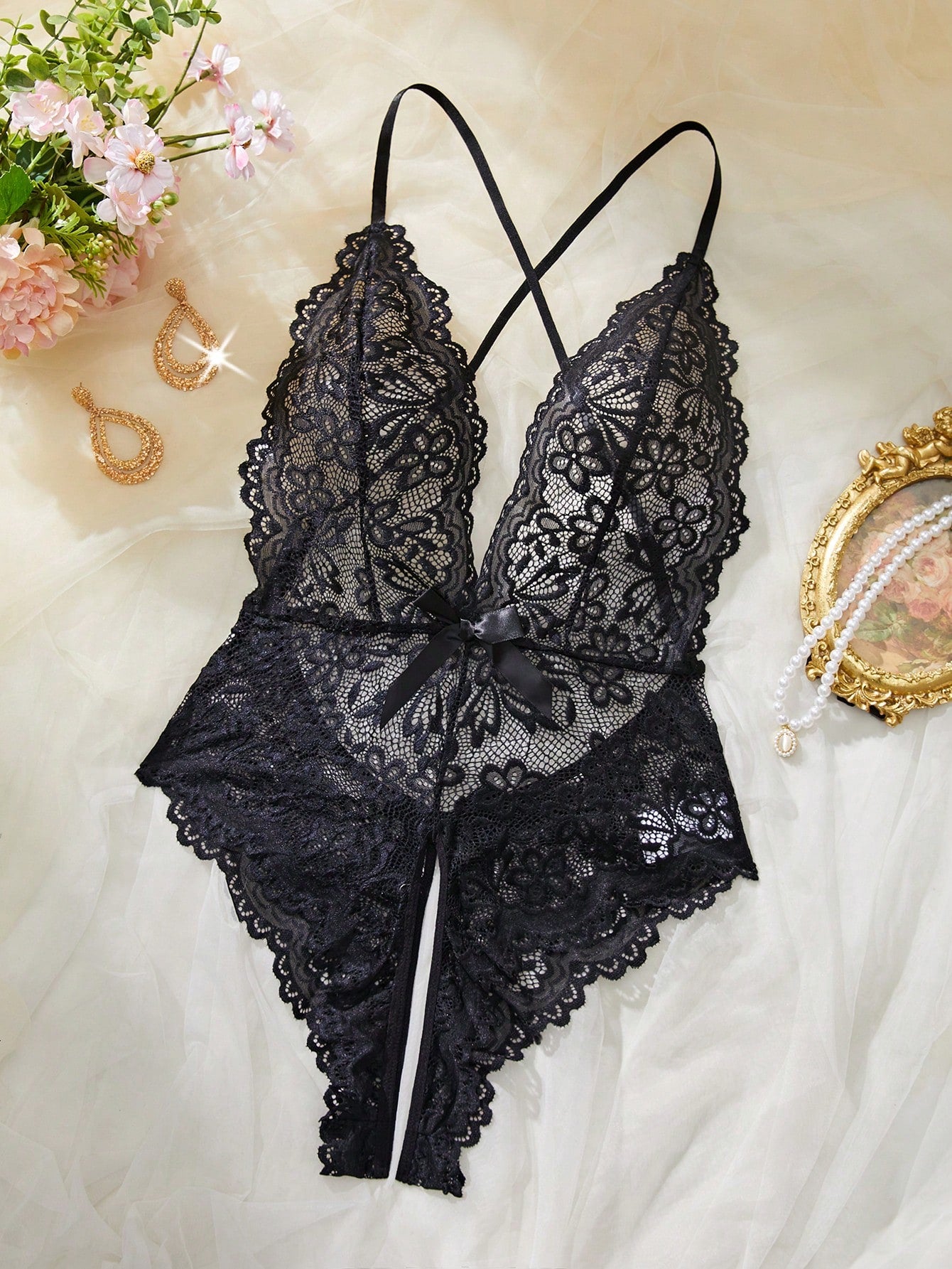 Women Floral Lace Teddy Bodysuit With Scallop Trim And Cutout Detail, Soft Lace Fabric, One-Piece Structure With Smooth Finish, Lightweight And Flexible Fit, Suitable For General Wear And Styling Use