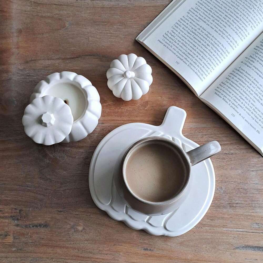 1pc Pumpkin Shaped Jar Candle, Pumpkin Spice Scented Autumn Candle, Cozy Fall Home Decor for Living Room or Bedroom