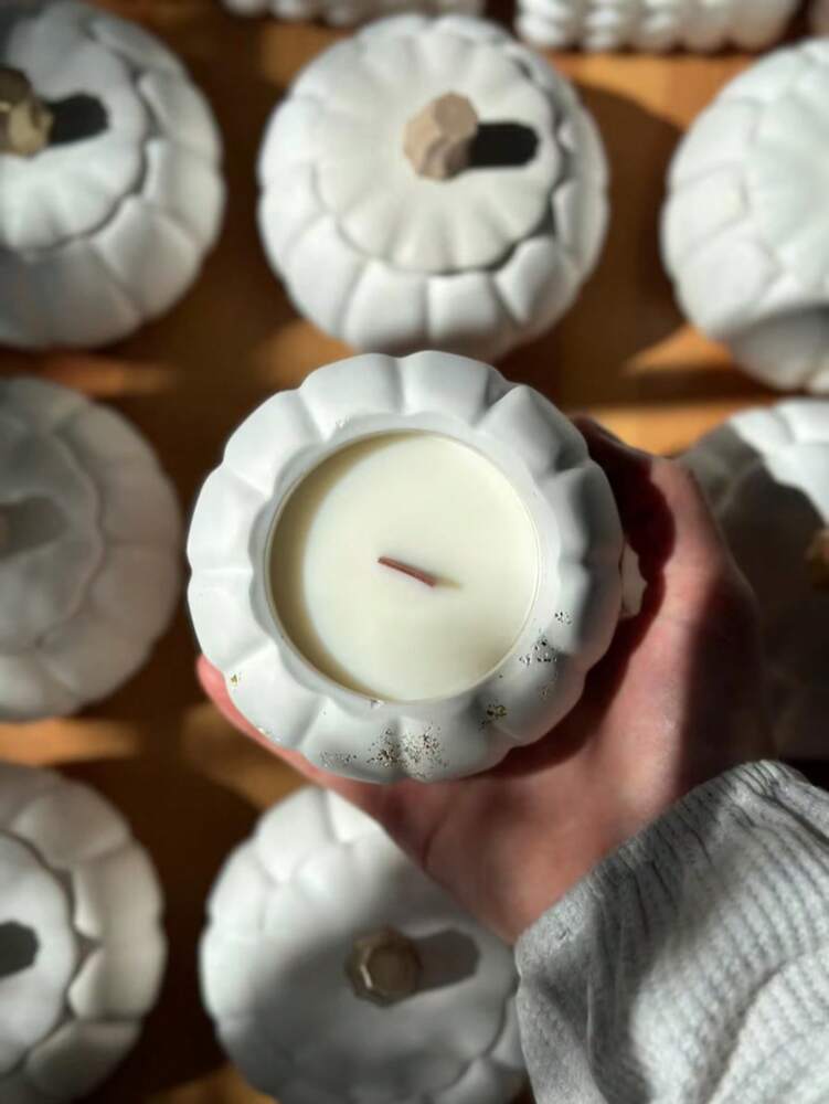 1pc Pumpkin Shaped Jar Candle, Pumpkin Spice Scented Autumn Candle, Cozy Fall Home Decor for Living Room or Bedroom