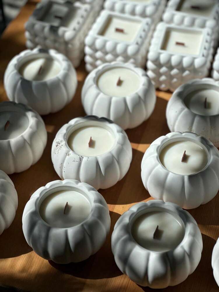 1pc Pumpkin Shaped Jar Candle, Pumpkin Spice Scented Autumn Candle, Cozy Fall Home Decor for Living Room or Bedroom